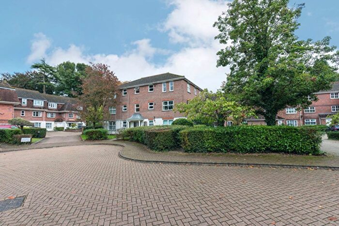 2 Bedroom Flat To Rent In Greenacres, North Parade, RH12