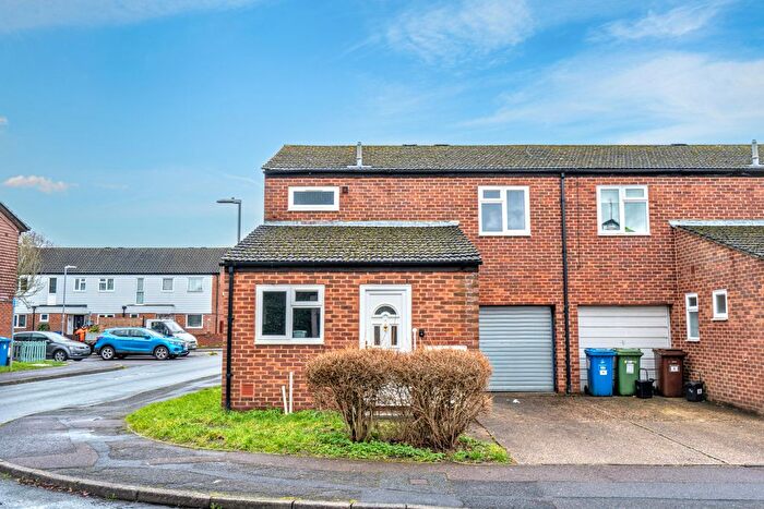 3 Bedroom End Terrace House For Sale In Rookwood Avenue, Owlsmoor, Sandhurst, GU47