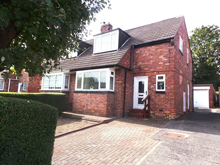 3 Bedroom Semi-Detached House For Sale In Braeside, Gateshead, NE11