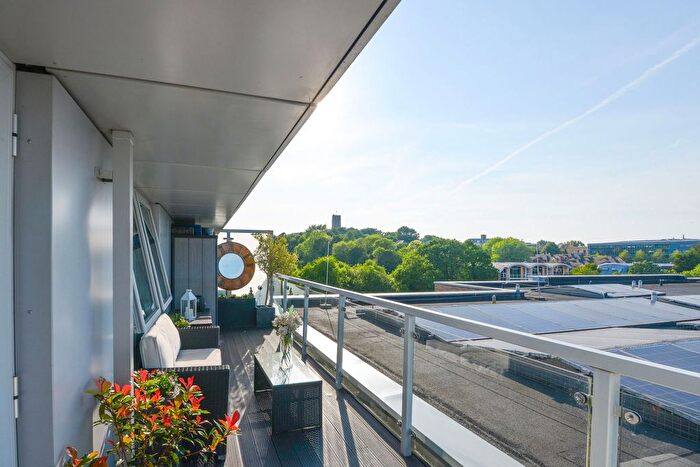 2 Bedroom Penthouse For Sale In Station View, Guildford, GU1