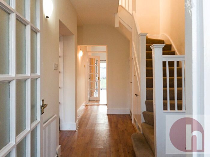 4 Bedroom Semi-Detached House To Rent In Llanvanor Road, London, NW2