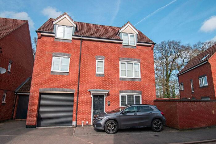 4 Bedroom Detached House For Sale In Thornborough Way, Leicester, LE5
