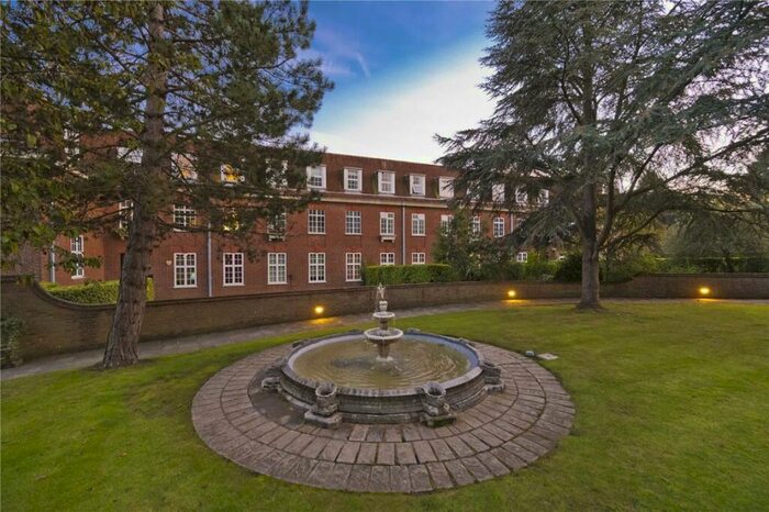 1 Bedroom Flat To Rent In Ottershaw Park, Chertsey, KT16
