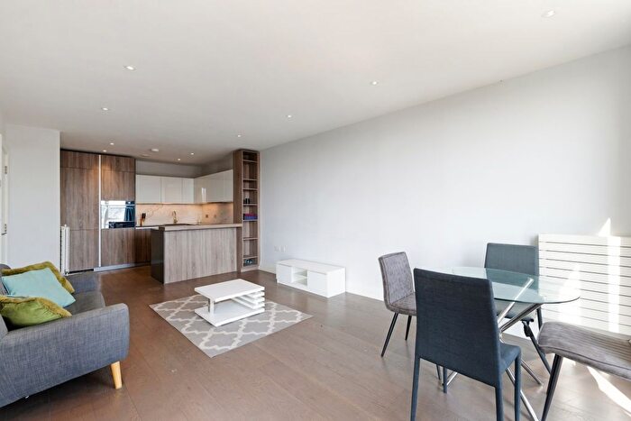 2 Bedroom Flat For Sale In Queenshurst Square, Kingston Upon Thames, KT2