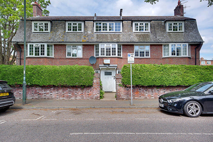 2 Bedroom Flat For Sale In Richmond Court, Hawkwood Road, Bournemouth, BH5
