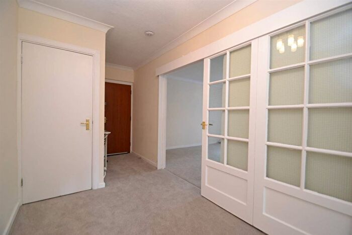 2 Bedroom Flat To Rent In Broadhurst Avenue, Edgware, Greater London, HA8