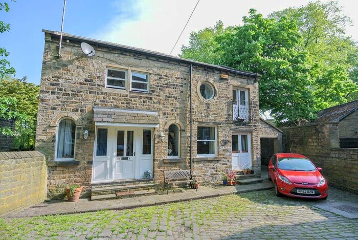 2 Bedroom Property To Rent In Edgerton Road, Edgerton, Huddersfield, HD1