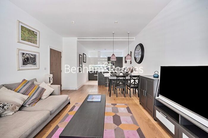 2 Bedroom Flat To Rent In Kew Bridge Road, Brentford, TW8