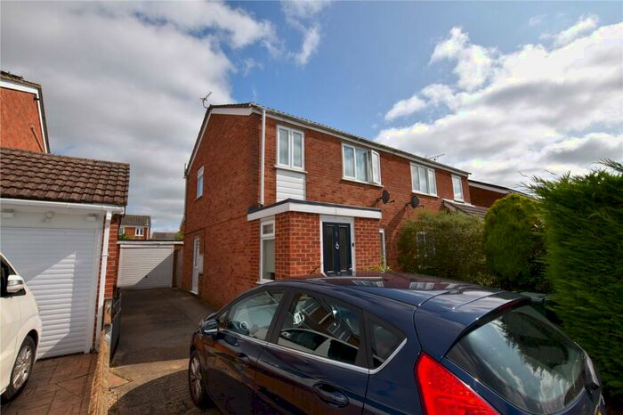 3 Bedroom Semi-Detached House To Rent In Huxley Close, Bicester, Oxfordshire, OX26