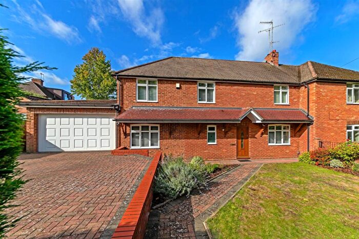 4 Bedroom Semi-Detached House For Sale In Townsend Drive, St. Albans, AL3