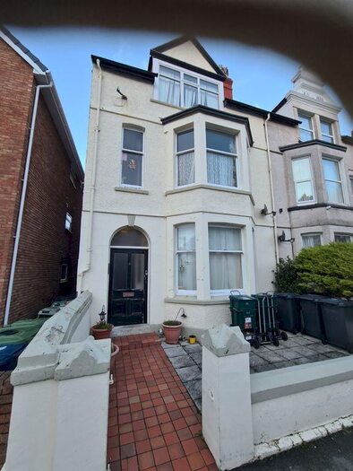 1 Bedroom Flat To Rent In Mostyn Avenue, Llandudno, LL30