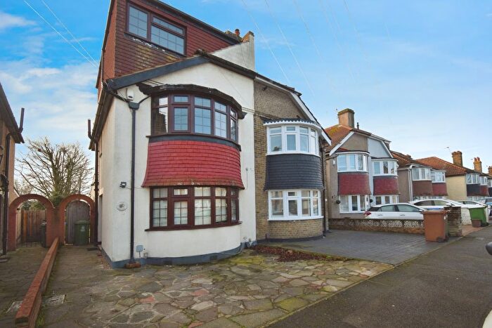 4 Bedroom Semi-Detached House To Rent In Charmouth Road, Welling, DA16