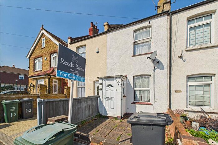 3 Bedroom Terraced House For Sale In Lawrence Hill Road, Dartford, Kent, DA1