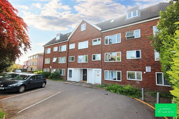 1 Bedroom Flat For Sale In Gainsborough Road, London, N12