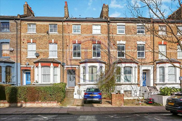 2 Bedroom Flat For Sale In Tufnell Park Road, London, N7