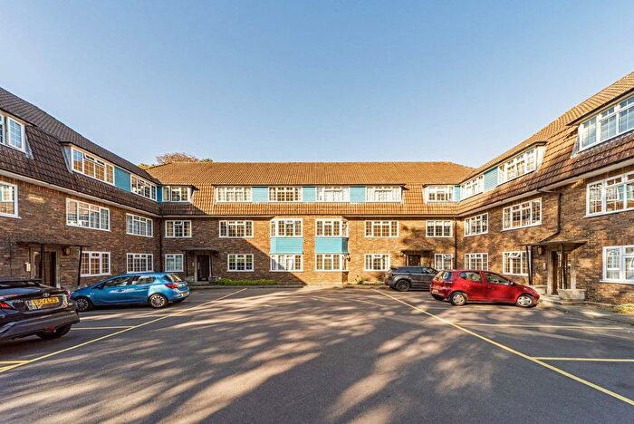 2 Bedroom Flat To Rent In Woodside Court, Ealing, W5