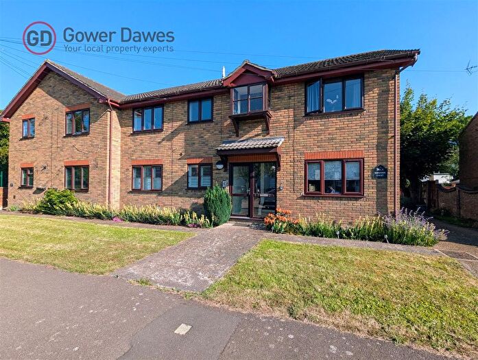 1 Bedroom Flat For Sale In Lower Crescent, Linford, SS17