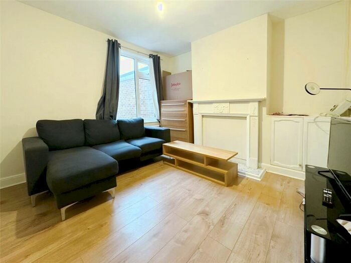 4 Bedroom Terraced House To Rent In Dover Street, Southampton, Hampshire, SO14