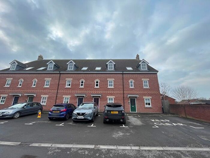 2 Bedroom Flat To Rent In Coachmans Yard, Glastonbury, BA6