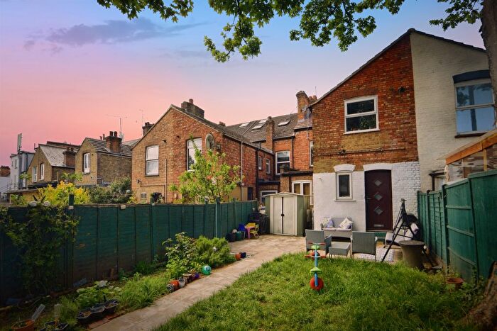 3 Bedroom Maisonette For Sale In St Albans Road, Watford, WD24