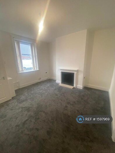 3 Bedroom Terraced House To Rent In Park Street, Oldham, OL2