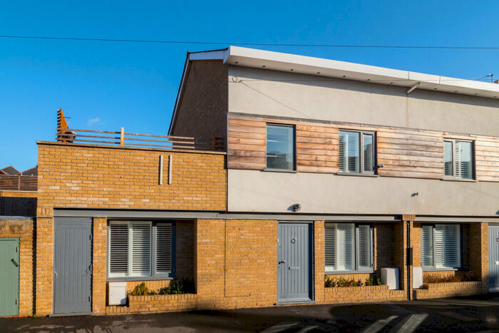 3 Bedroom Semi-Detached House To Rent In Reading Road, Sutton, SM1