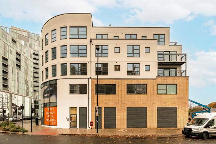 2 Bedroom Flat To Rent In Creek Road, London, SE8