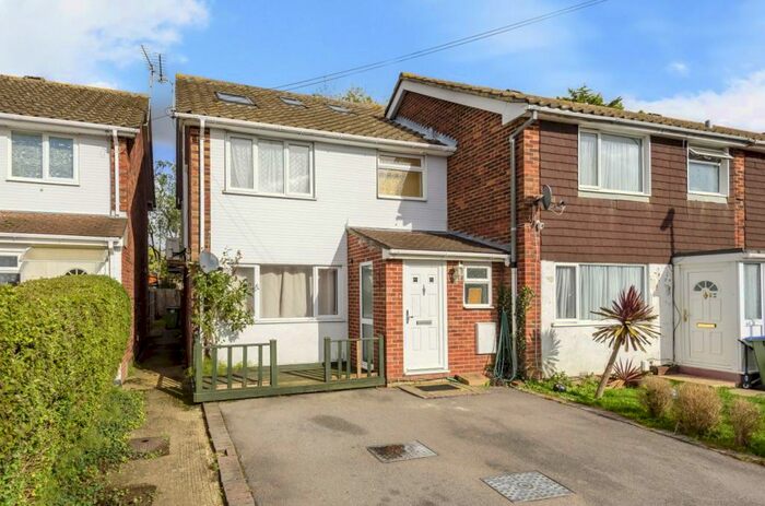 4 Bedroom End Of Terrace House To Rent In Beverley Close, Park Gate, Southampton, SO31