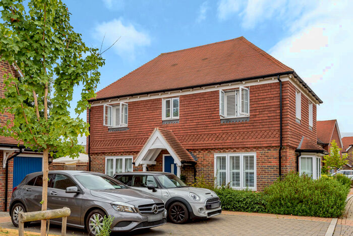 3 Bedroom Detached House For Sale In Greensand Place, Godalming, Surrey, GU7