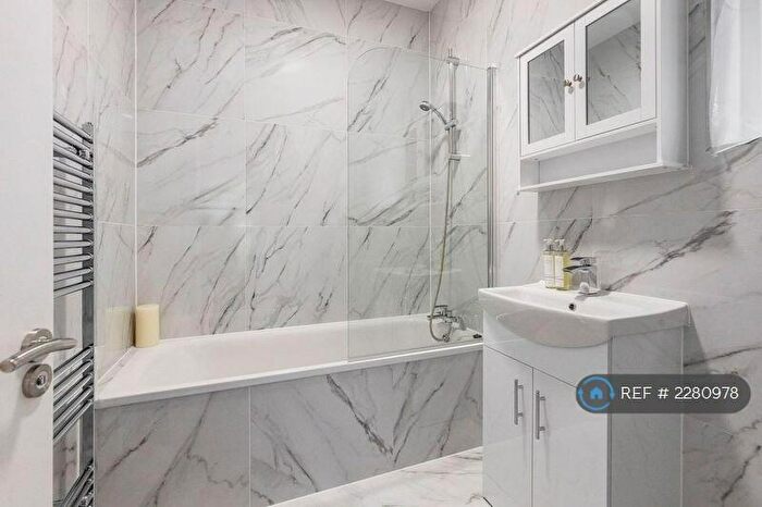 2 Bedroom Flat To Rent In Alliance Road, London, SE18