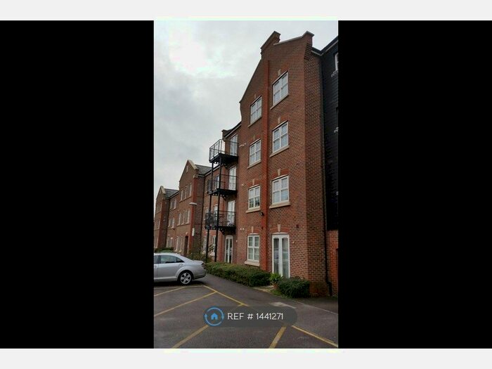 2 Bedroom Flat To Rent In Summers House, Aylesbury, HP21