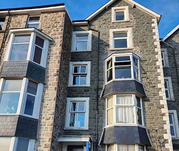 1 Bedroom Flat To Rent In Marine Parade, Barmouth, LL42