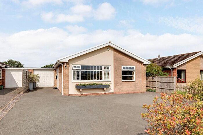 3 Bedroom Detached Bungalow For Sale In Brookdale Way, Waverton, CH3