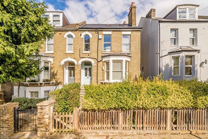2 Bedroom Maisonette For Sale In Angles Road, Streatham, SW16