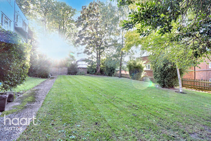 2 Bedroom Flat For Sale In Cheam Road, Sutton, SM1