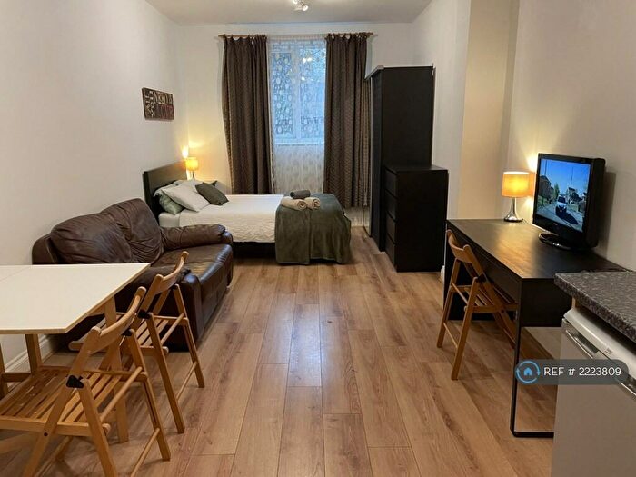 Studio To Rent In Finchley Road, London, NW3