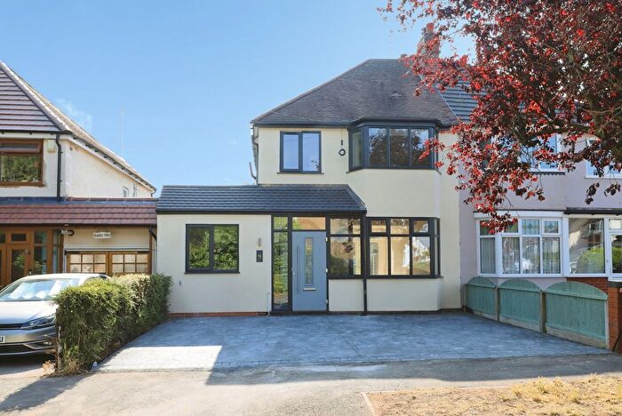 3 Bedroom Semi Detached House For Sale In Eccleshall Avenue, Wolverhampton, West Midlands, WV10