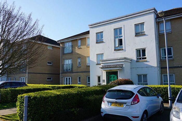 2 Bedroom Flat To Rent In Sovereign Heights, Langley, Slough, SL3