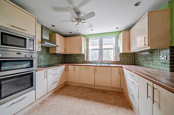 2 Bedroom Flat For Sale In High Street, Tewkesbury, Gloucestershire, GL20