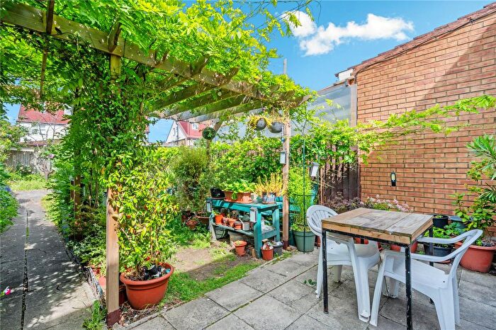 3 Bedroom Semi Detached House For Sale In Clovelly Avenue, London, NW9