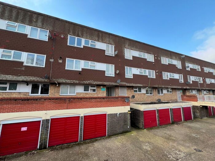 1 Bedroom Flat To Rent In Moorfield, Harlow, CM18