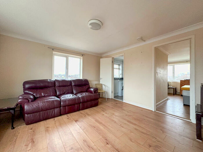 1 Bedroom Apartment To Rent In Avery Lane, PO12