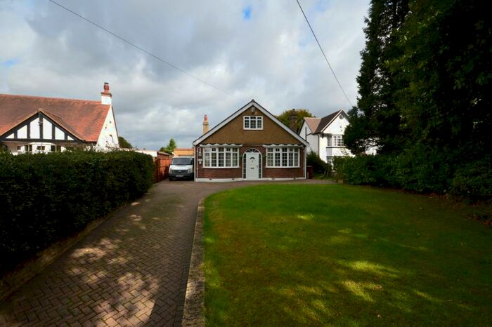 4 Bedroom Bungalow To Rent In Watling Street, Rochester, Kent, ME2
