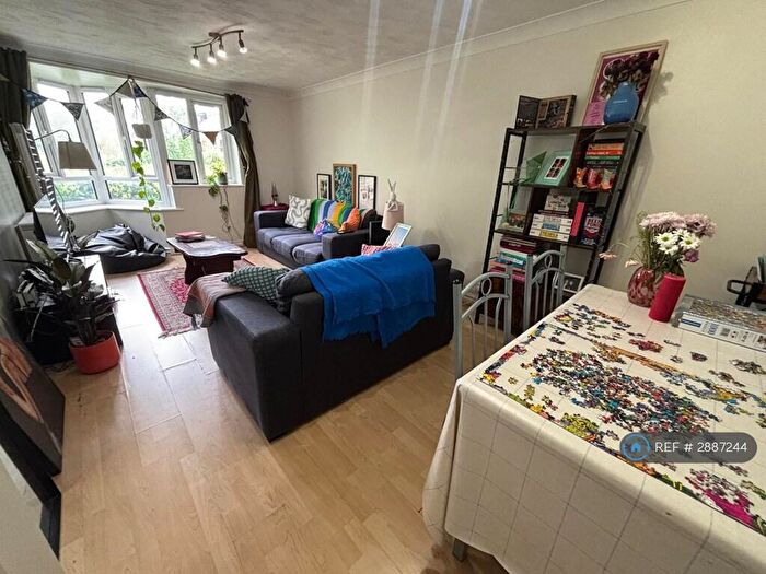 2 Bedroom Flat To Rent In Broomfield Lodge, Leeds, LS6