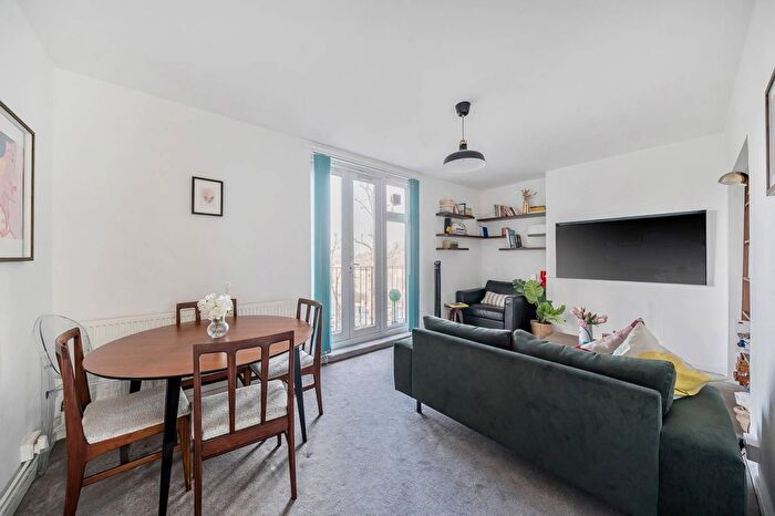 3 Bedroom Flat To Rent In Alexandra Road, St John's Wood, London, NW8