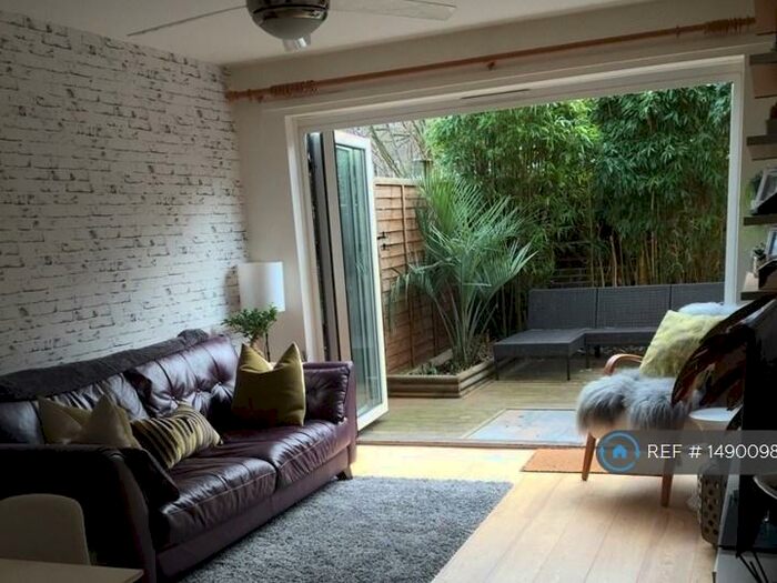 1 Bedroom Flat To Rent In Ingram Close, London, SE11