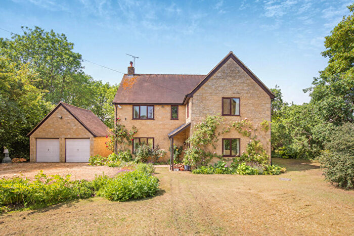 4 Bedroom Detached House For Sale In Mixbury Brackley, Northamptonshire, NN13