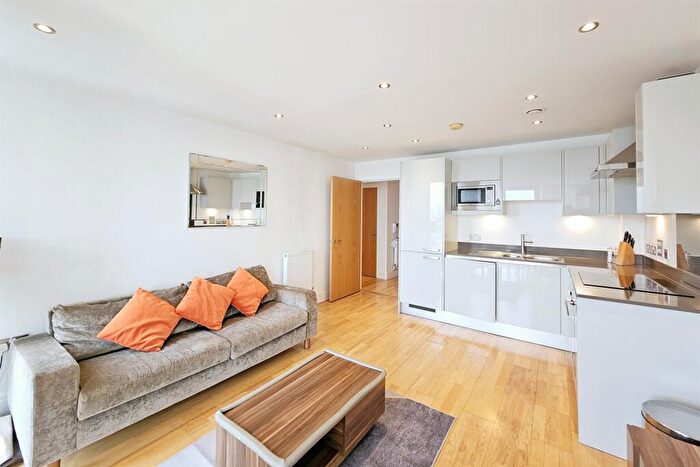 1 Bedroom Flat To Rent In The Crescent, Deptford Bridge, SE8