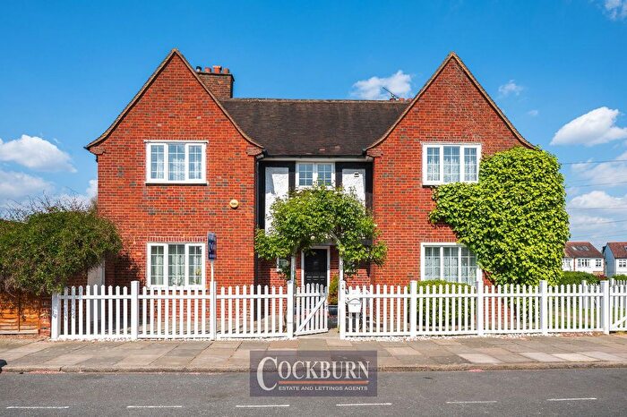 4 Bedroom Semi-detached House For Sale In Cambridge Green, New Eltham, SE9