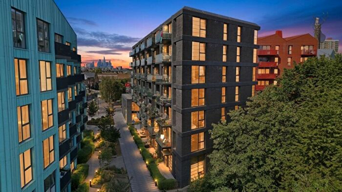 1 Bedroom Flat For Sale In Hart Yard, Distillery Building, E3